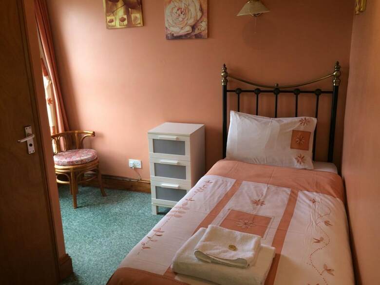 Hostal Charlotte House Hotel