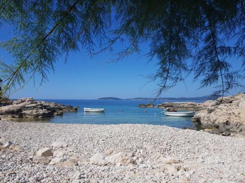 Isolated & Relaxing House - Kosarni Do Village, Orebi?