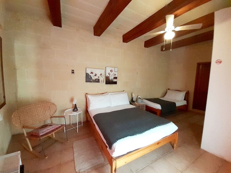 Hostal Laringa Holiday Bed&breakfast
