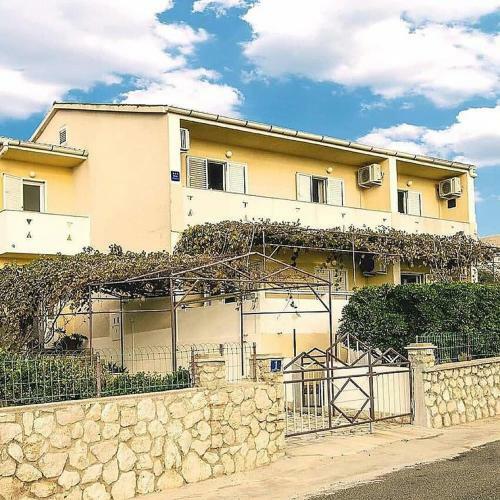 Apartments With A Parking Space Zubovici, Pag - 19139