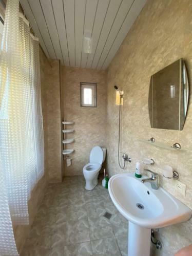 Hostal Chakvi View Guest House