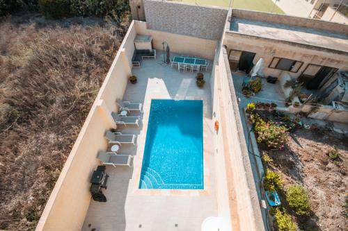 Spacious Holiday Home With Pool