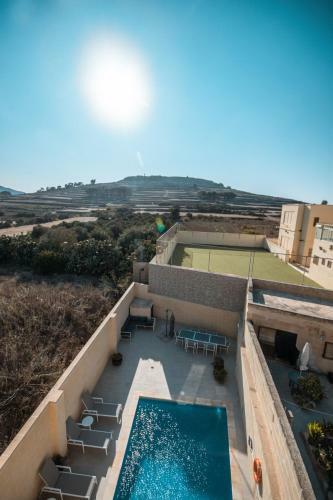 Spacious Holiday Home With Pool