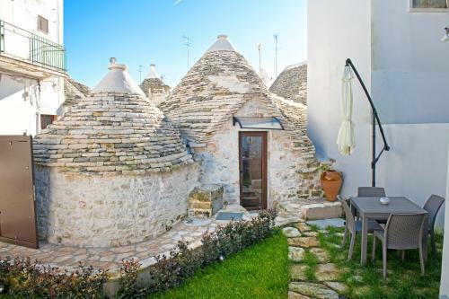 Trulli Domangi ?trullo Antonio?