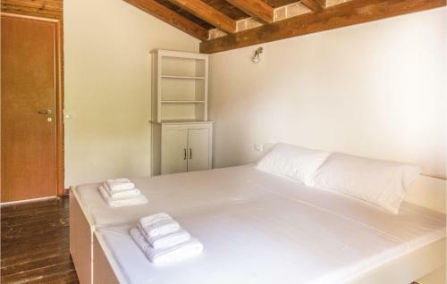 Stunning Home In Ales With 2 Bedrooms