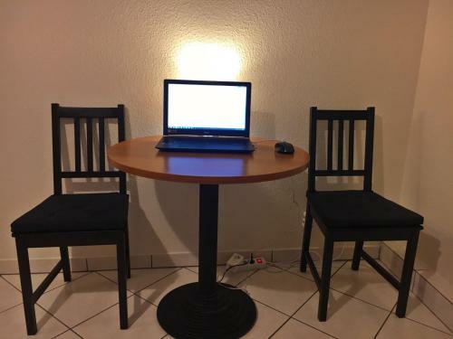 Cozy Studio Apart - King Bed - Netflix - Projector - Fast Wi-fi