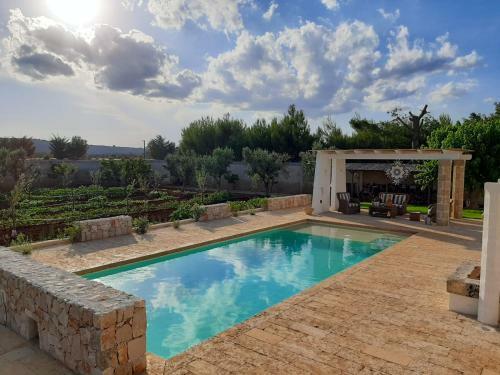 La Cuccuvascia Pool House