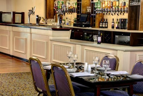 Sandpiper Hotel & Restaurant