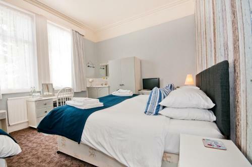 Bed & Breakfast Waves In