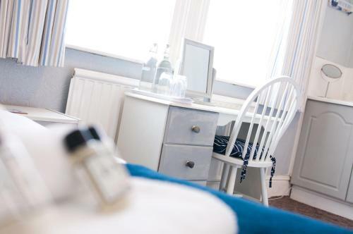 Bed & Breakfast Waves In