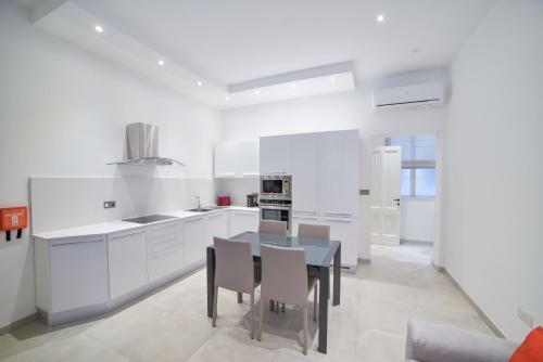 Highly Finished Apartment In Valletta
