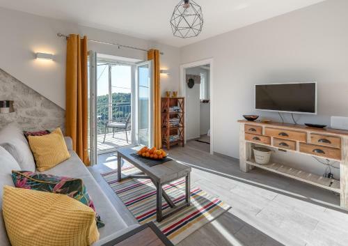 Izabela Apartment With Swimming Pool