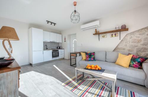 Izabela Apartment With Swimming Pool