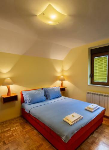 Hostal Apartments Mery