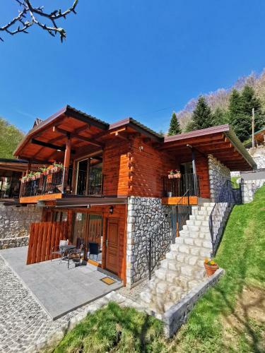 Sindy Wooden Apartments