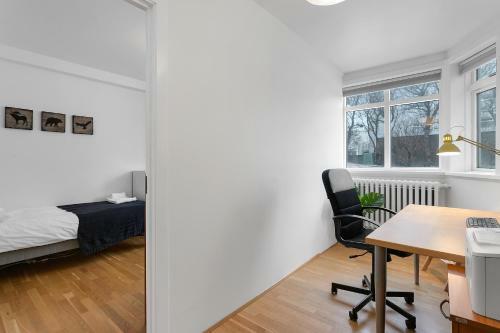 Spacious And Central Apartment - 3 Bedrooms