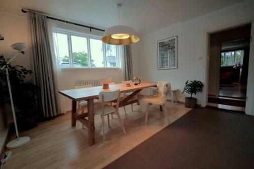 Modern Perfectly Located Apartment