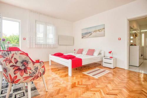 Modern 2 Bedroom Apartment With A Spacious Terrace Above Kanli Kula