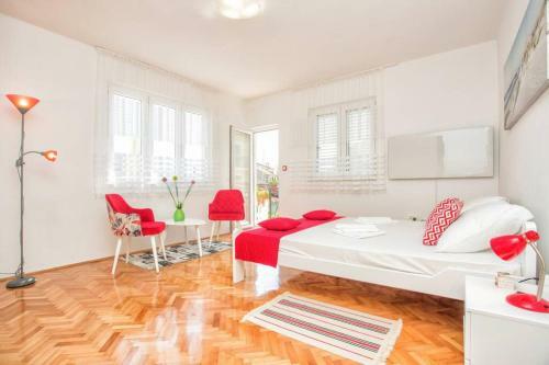 Modern 2 Bedroom Apartment With A Spacious Terrace Above Kanli Kula