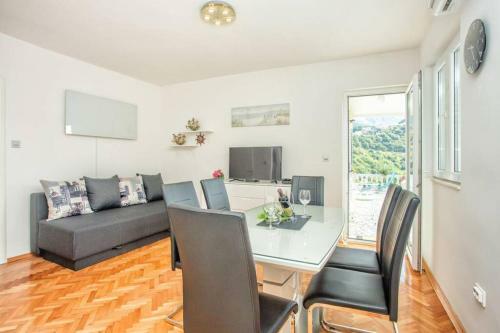 Modern 2 Bedroom Apartment With A Spacious Terrace Above Kanli Kula