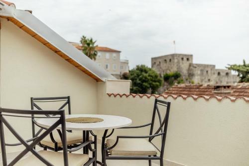 Villa Donna Apartments