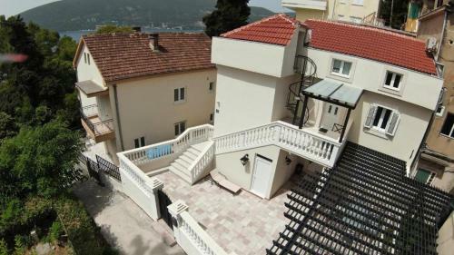Villa Donna Apartments