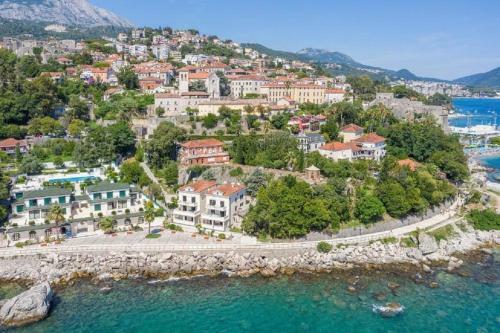 Herceg Mansion By The Sea