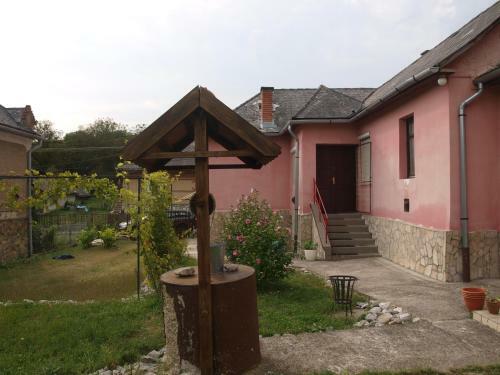 Hibiszkusz Haz