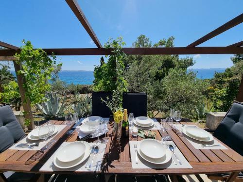 Orkula Hidden Paradise- Robinson Holiday House