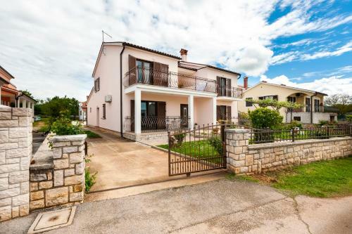 Apartamentos House Ulika