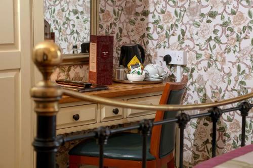 Judds Folly Hotel