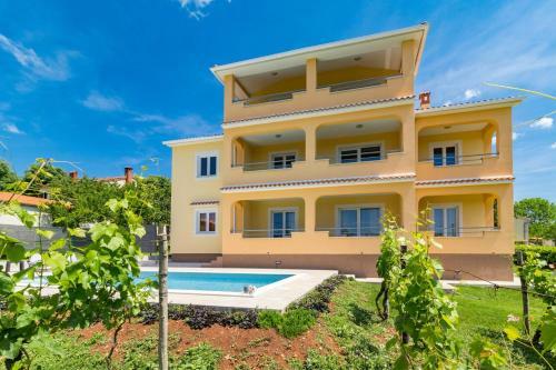 Villa Green Holiday