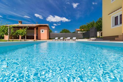 Villa Green Holiday