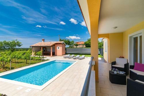 Villa Green Holiday