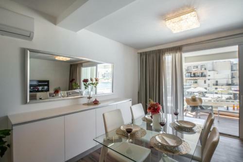 Electra Residence - Luxury Central Beachview Apartment