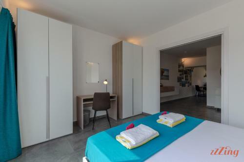 2 Bed Apartment W Distant Sea And Country Views