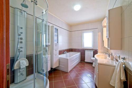 Villa House Paula Rab (4-7 Guests)