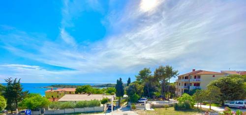 Niko - Big Apartment With Stunning Sea View And Pool
