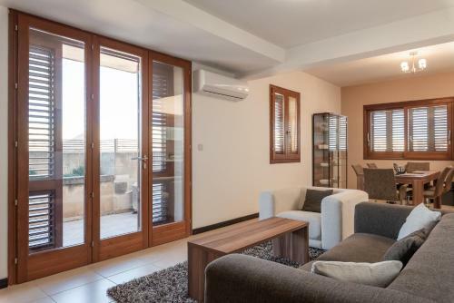 Harbour Views Duplex Private Maisonette