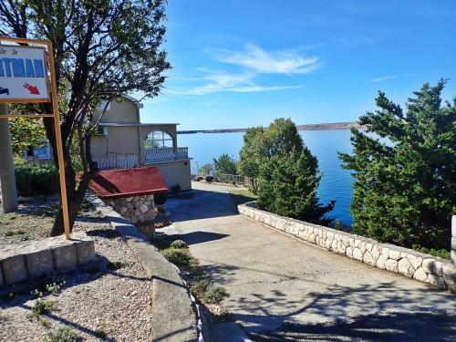 Apartment Jela At The Seafront