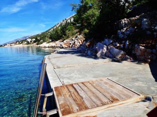 Apartment In Baric Draga 38614