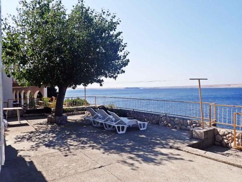 Apartment In Baric Draga 38614
