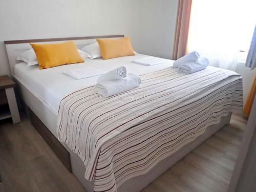 Apartment In Baric Draga 38614