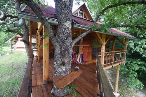Lodge Treehouse Resnice -mre?nica