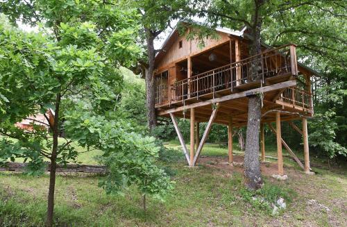 Lodge Treehouse Resnice -mre?nica