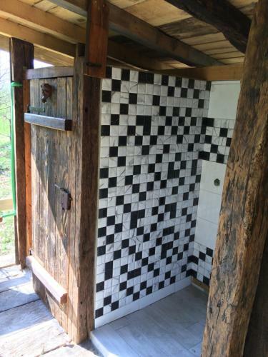 Lodge Treehouse Resnice -mre?nica