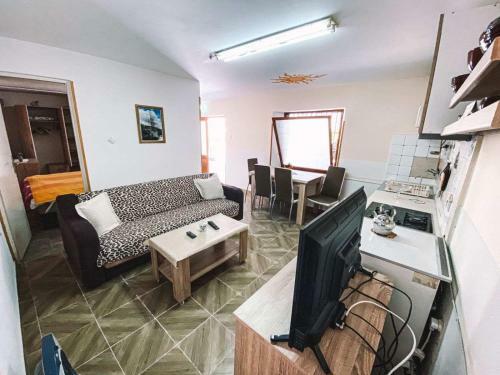 Nice Apartment Near The Old Town