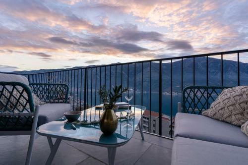 Sunset 2bdr Apartment With Rooftop Pool