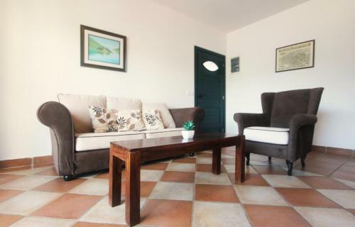 2 Br Apartment In Boka Gardens Complex