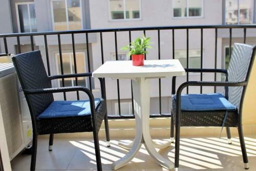 Sunny Modern Apartments